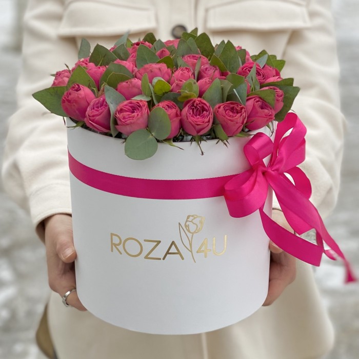 Яркие пионовидные розы в коробке Гранд Трендсеттер